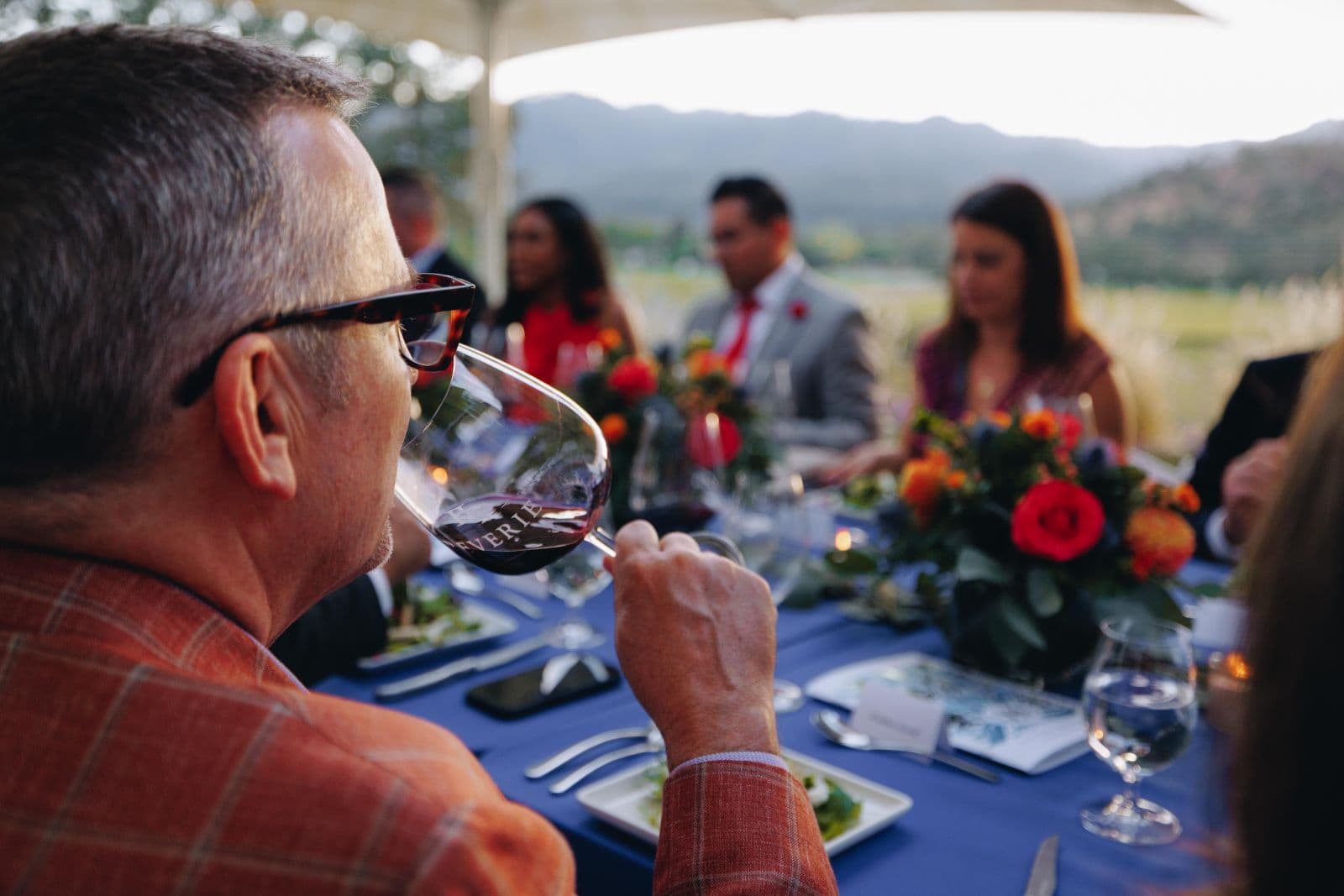 Dinner service on the Quintessa grounds